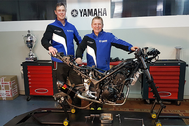 Das Team Freudenberg ist in der Superstock 300 das offizielle Team für Yamaha Motor Deutschland