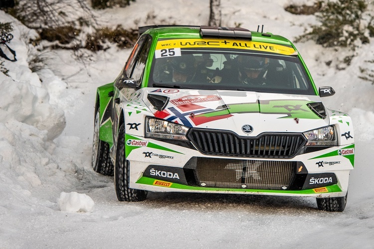 Andreas Mikkelsen auf Kurs zum Sieg in der WRC2