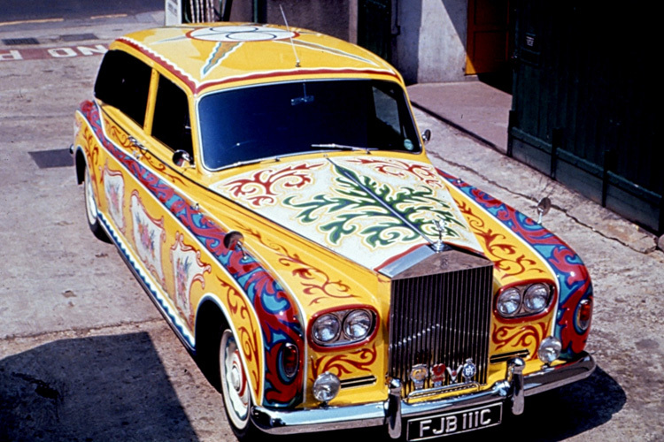 Der kunterbunt bemalte Rolls-Royce von John Lennon