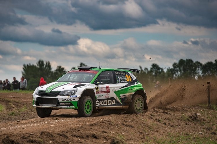 Pontus Tidemand führt klar in der WRC2