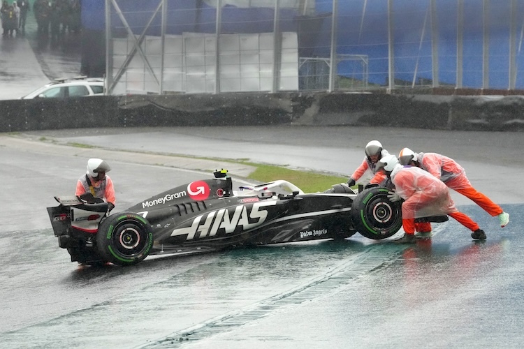 Nico Hülkenbergs Auto wird von einer Kante geschoben – das führte zur Disqualifikation