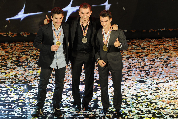 Márquez mit seinen WM-Rivalen Jorge Lorenzo und Dani Pedrosa bei den FIM Awards