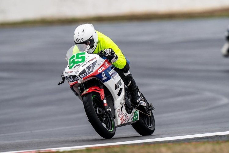 Sharni Lee Pinfold (25): WM-Debüt endete im Hospital / Supersport-WM 300 - SPEEDWEEK.COM