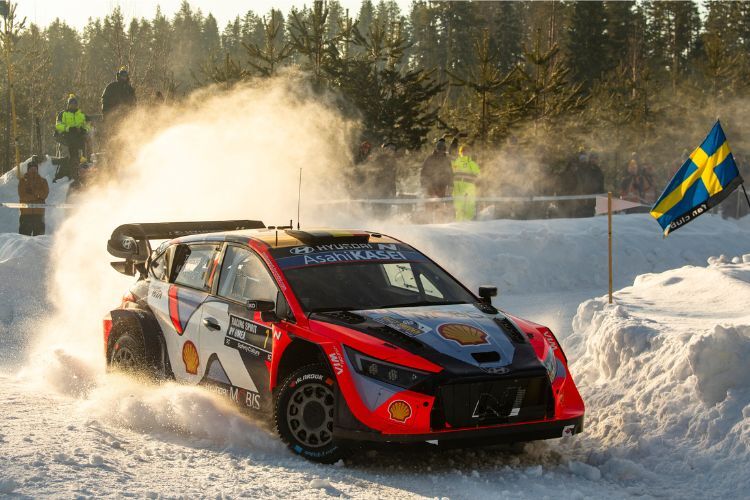 Thierry Neuville aktuell auf Platz drei vorgefahren, morgen Attacke um Sieg geplant