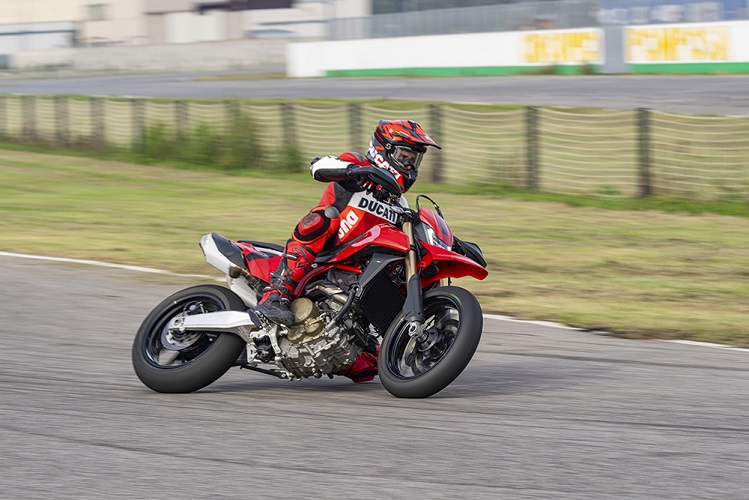 Ducati Hypermotard 698 Mono: Der Neue Massstab / Produkte - SPEEDWEEK.com