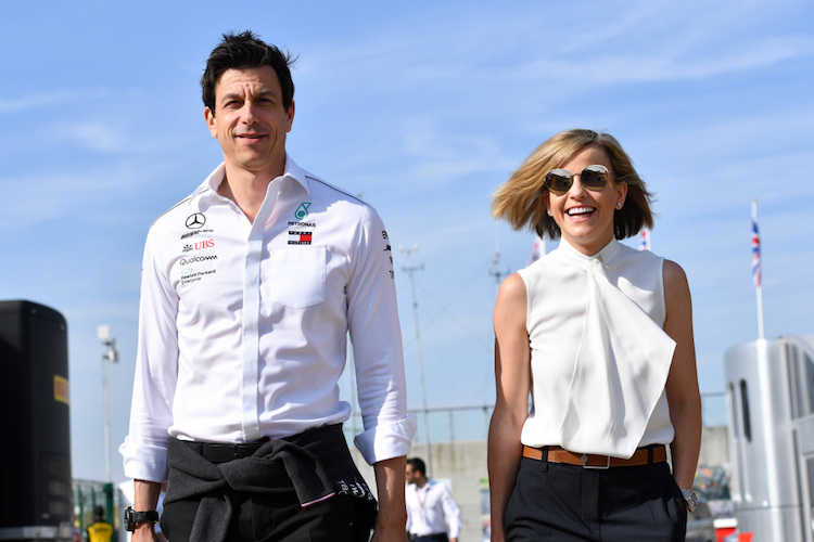 Mercedes-Motorsportdirektor Toto Wolff und seine Frau Susie geniessen das Familienleben