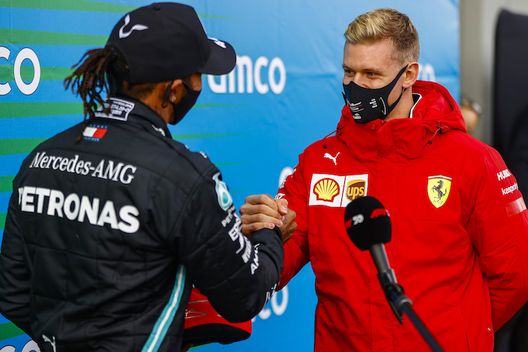 Mick Schumacher am Nürburgring mit Lewis Hamilton