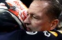 Jos Verstappen umarmt seinen Sohn Max