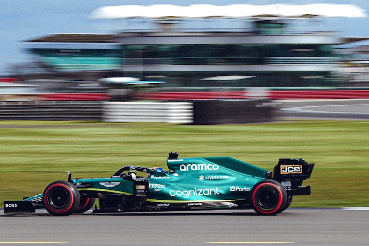 Felipe Drugovich gab in Silverstone im AMR21 Gas