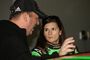 Danica Patrick im Gespräch mit Crew Chief Tony Eury jr.