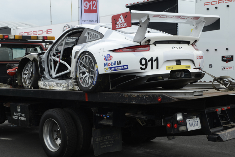 Bei dem Crash wurde offenbar das Chassis des 911 RSR beschädigt