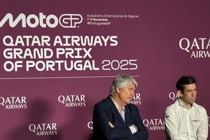 Dorna-Manager Carlos Ezpeleta (re.) mit FIM-Präsident Jorge Viegas)