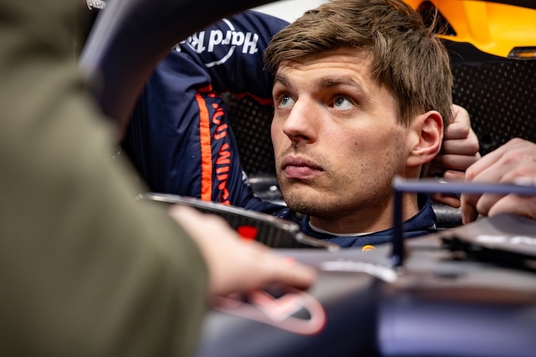 Max Verstappen hat seine erste Sitzprobe im RB21 absolviert