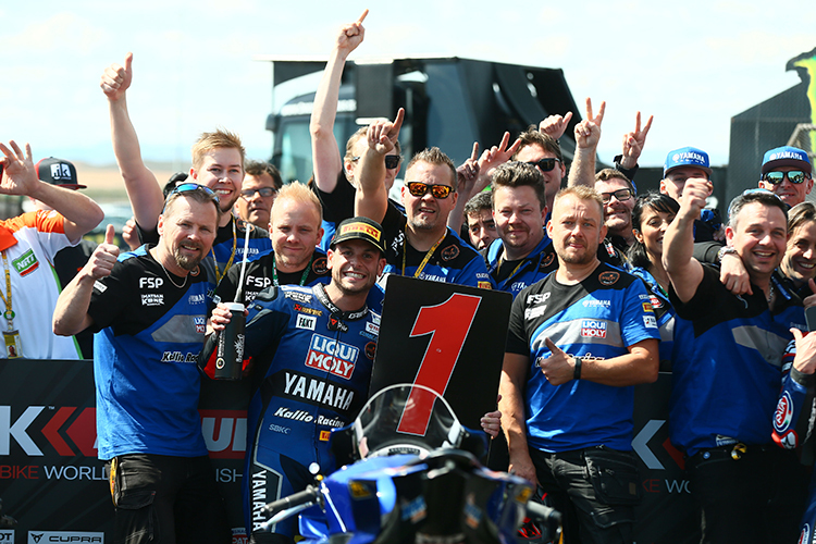Das Team Kallio Yamaha jubelte über den Sieg von Sandro Cortese