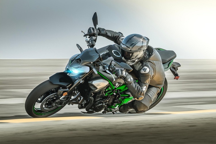 Kawasaki-Z1100-Der-grosse-Reihenvierer-im-Roadster