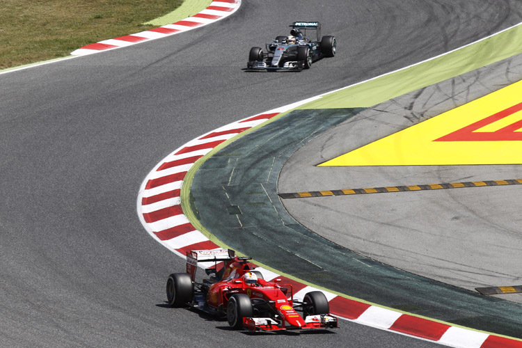 Champion Lewis Hamilton im Rückspiegel: Am Ende musste sich Sebastian Vettel geschlagen geben