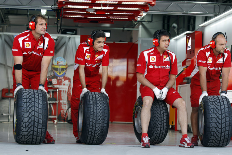 Das Ferrari Boxen Team