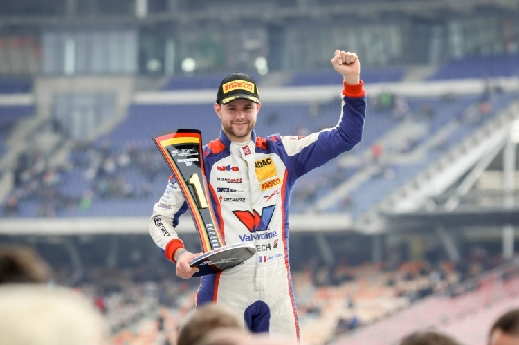 Großer Jubel: Jules Gounon wurde 2017 Champion im ADAC GT Masters
