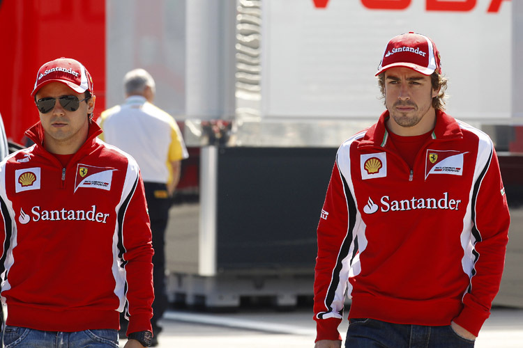 Massa (li) und Alonso behalten für 2012 die Dienstkleidung