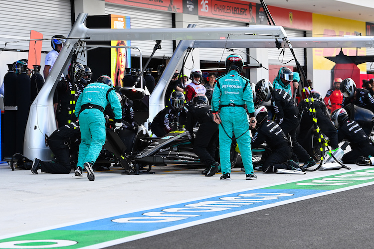 Lewis Hamilton darf sich in Imola über ein Upgrade freuen, mit dem Mercedes eine neue Entwicklungsrichtung einschlägt