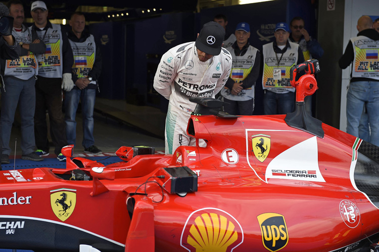 Lewis Hamilton staunt über Ferrari