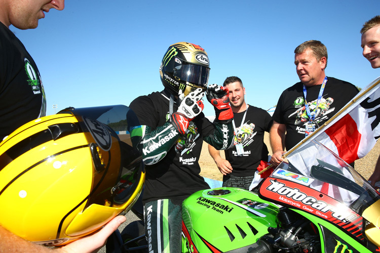 In seiner Ehrenrunde in Jerez trug Jonathan Rea drei verschiedene Helme