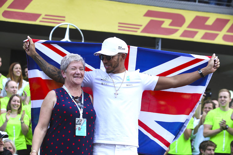 Lewis Hamilton 2017 mit seiner Mutter Carmen Larbalestier