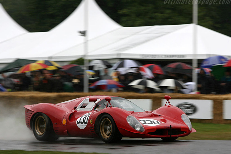 Einer der wundervollen Ferrari 330 P4