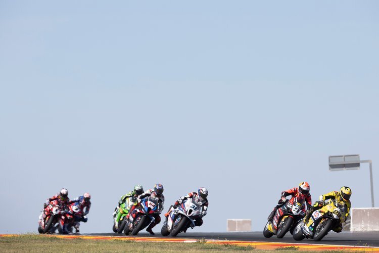 Allein auf diesem Bild sieht man vier frühere MotoGP-Piloten