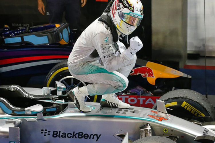 Yes! Lewis Hamilton feiert seinen Sieg in Singapur