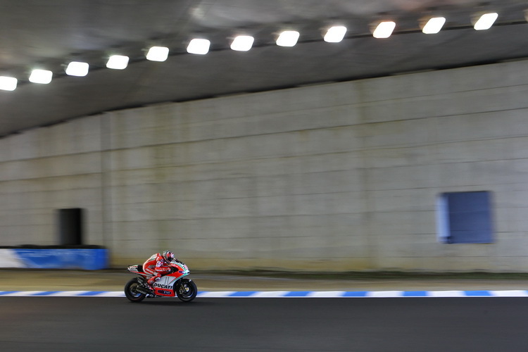 Nicky Hayden braust durch den Tunnel - Platz 10