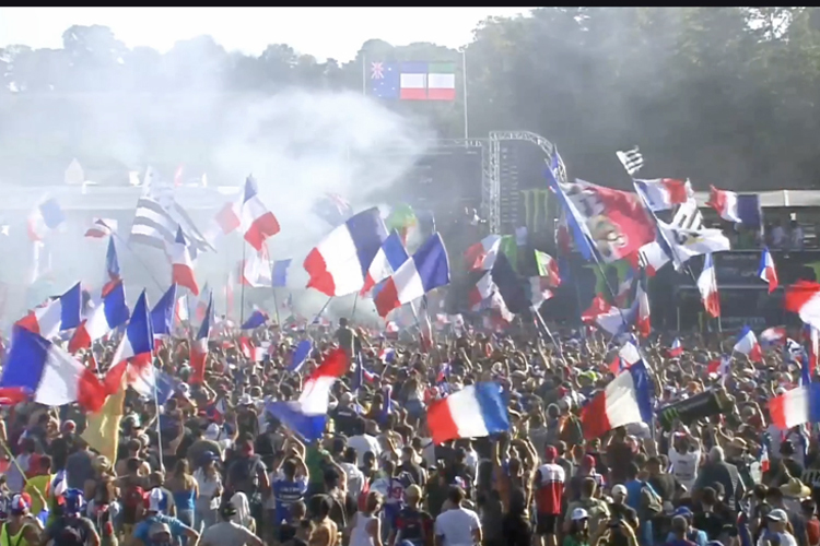 Die Fans feiern den Sieg der französischen Mannschaft
