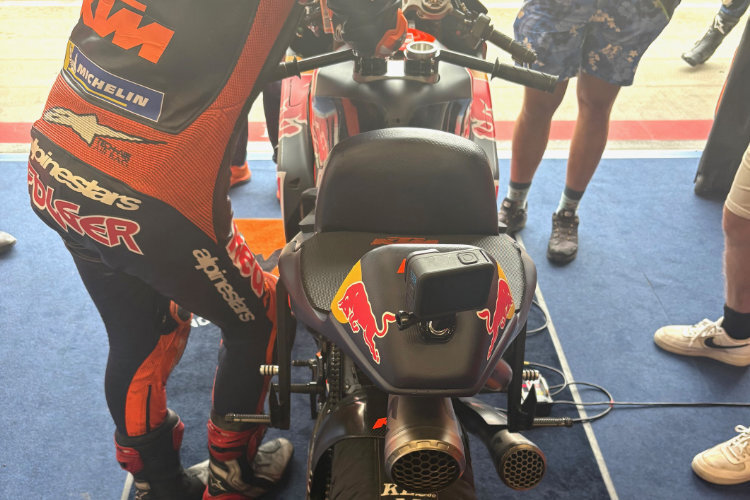 Die Zweisitzer-Version der MotoGP-KTM RC16
