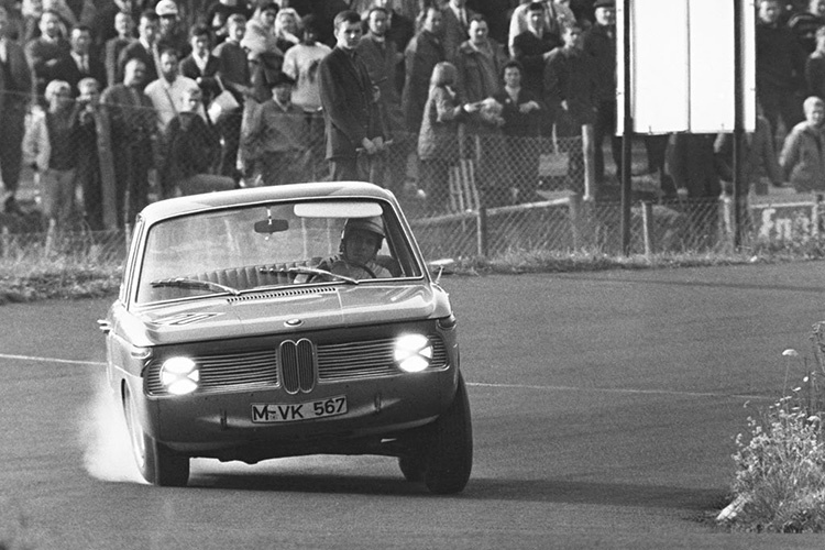 Hubert Hahne 1965 im BMW auf dem Nürburgring
