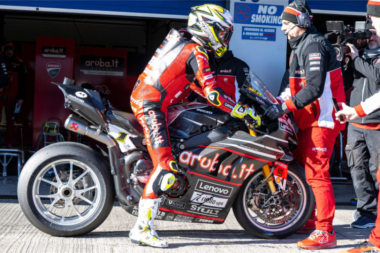 Alvaro Bautista auf der neuen Ducati Panigale V4R