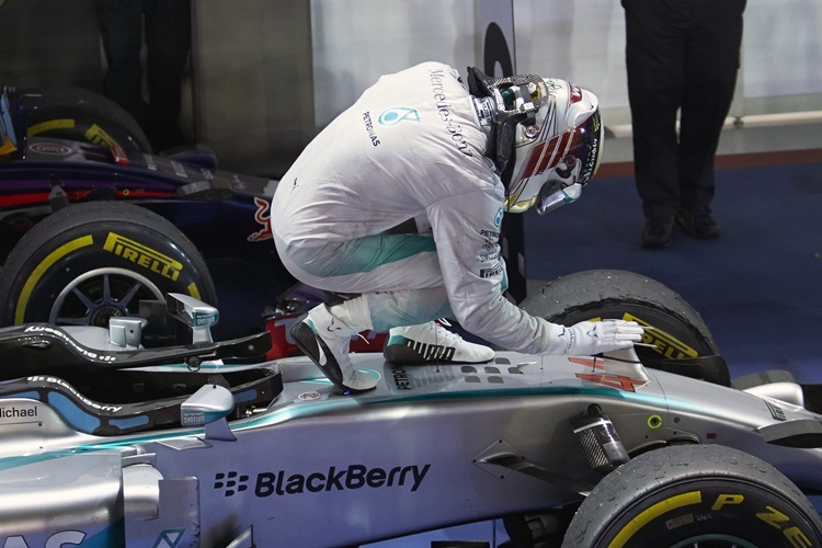 Lewis Hamilton bedankt sich bei seinem Auto