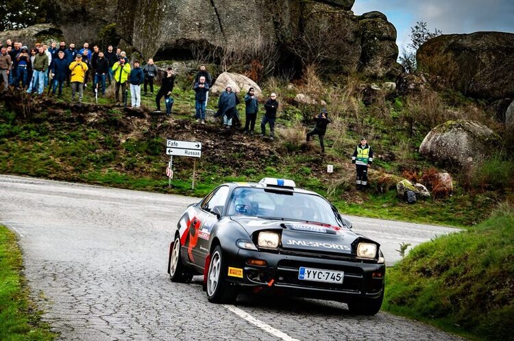 Im legendären Toyota Celica Turbo 4WD auch in Portugal siegreich: Latvala mit Beifahrerin Janni Hussi