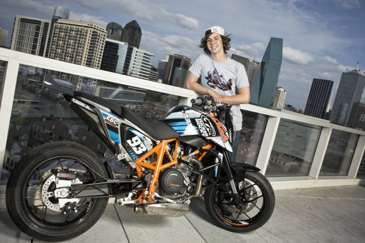 Aaron Colton mit seiner KTM 690 Super Duke