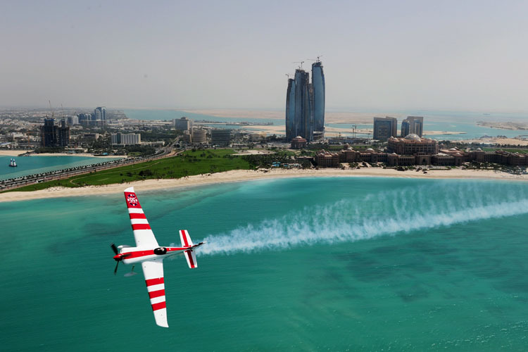 Weltmeister Paul Bonhomme 2010 in Abu Dhabi: Wer hat den leichtesten Flieger?