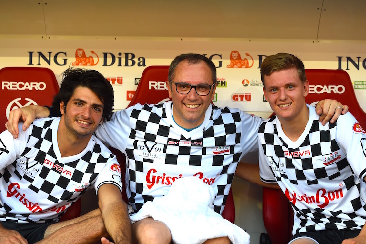 Stefano Domenicali mit Carlos Sainz und Mick Schumacher