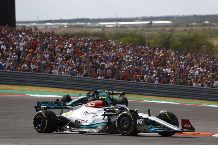 Mercedes und Aston Martin testen mit Pirelli