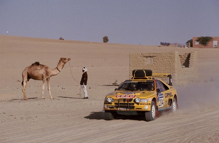 Der Peugeot 405 T16 bei der Rallye Dakar