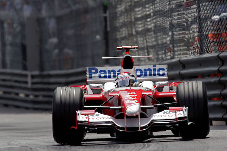 Jarno Trulli in Monaco 2005 mit seinem rillenbereiften Toyota