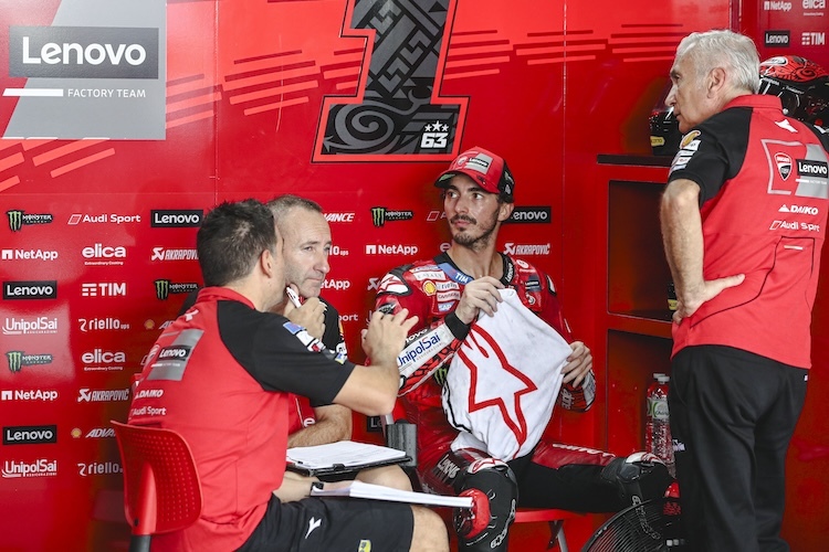 Die Dokumentarserie bietet spannende Einblicke – inklusive hitziger Diskussionen in der Ducati-Box