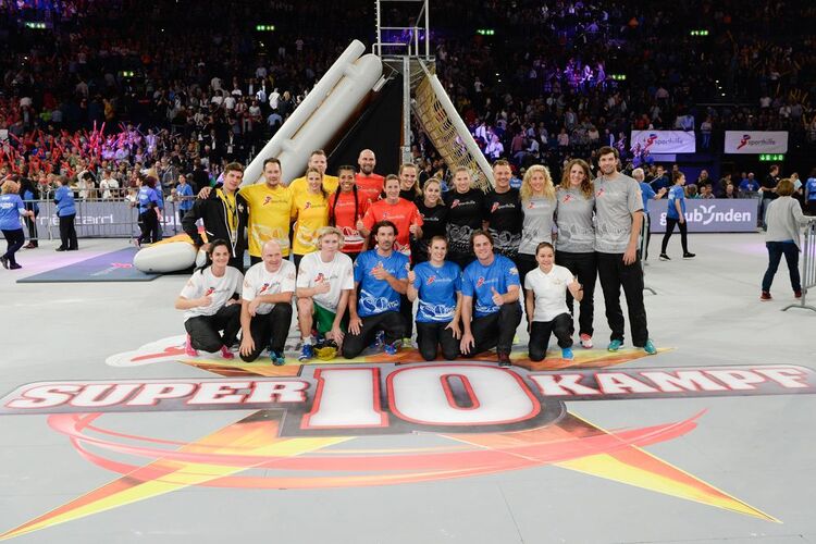 18 ehemalige und aktive Schweizer Sportler nahmen am Super10Kampf teil