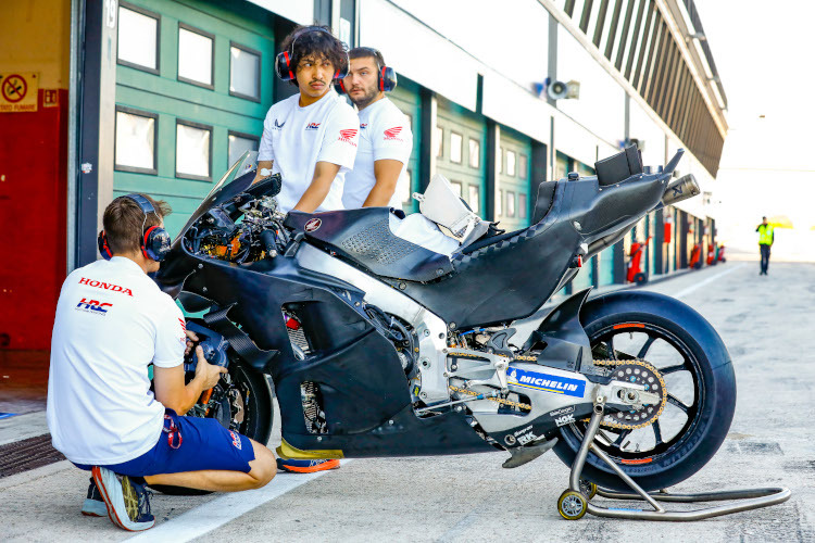 Misano-Test: Viel Arbeit bei Honda, hier an Bradls Bike
