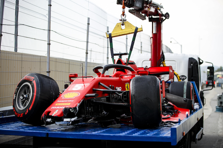 Sebastian Vettels Ferrari wurde stark beschädigt