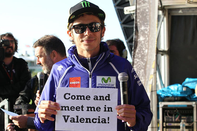 Valentino Rossi freut sich auf die zwei Gewinner der «Riders for Health»-Verlosung