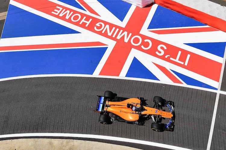 Fernando Alonso geht in Silverstone auf eine schnelle Runde
