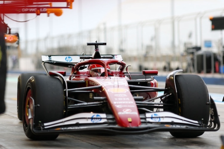 Charles Leclerc am zweiten, etwas verregneten Testtag in Bahrain